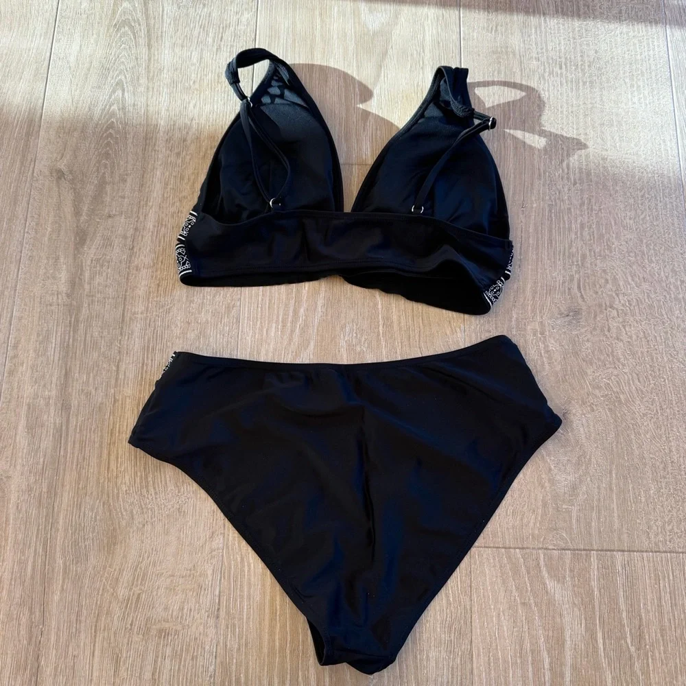 CUPSHE Black and White Bikini Set Two Piece Swimsuit V Neck V bottom Boho Style